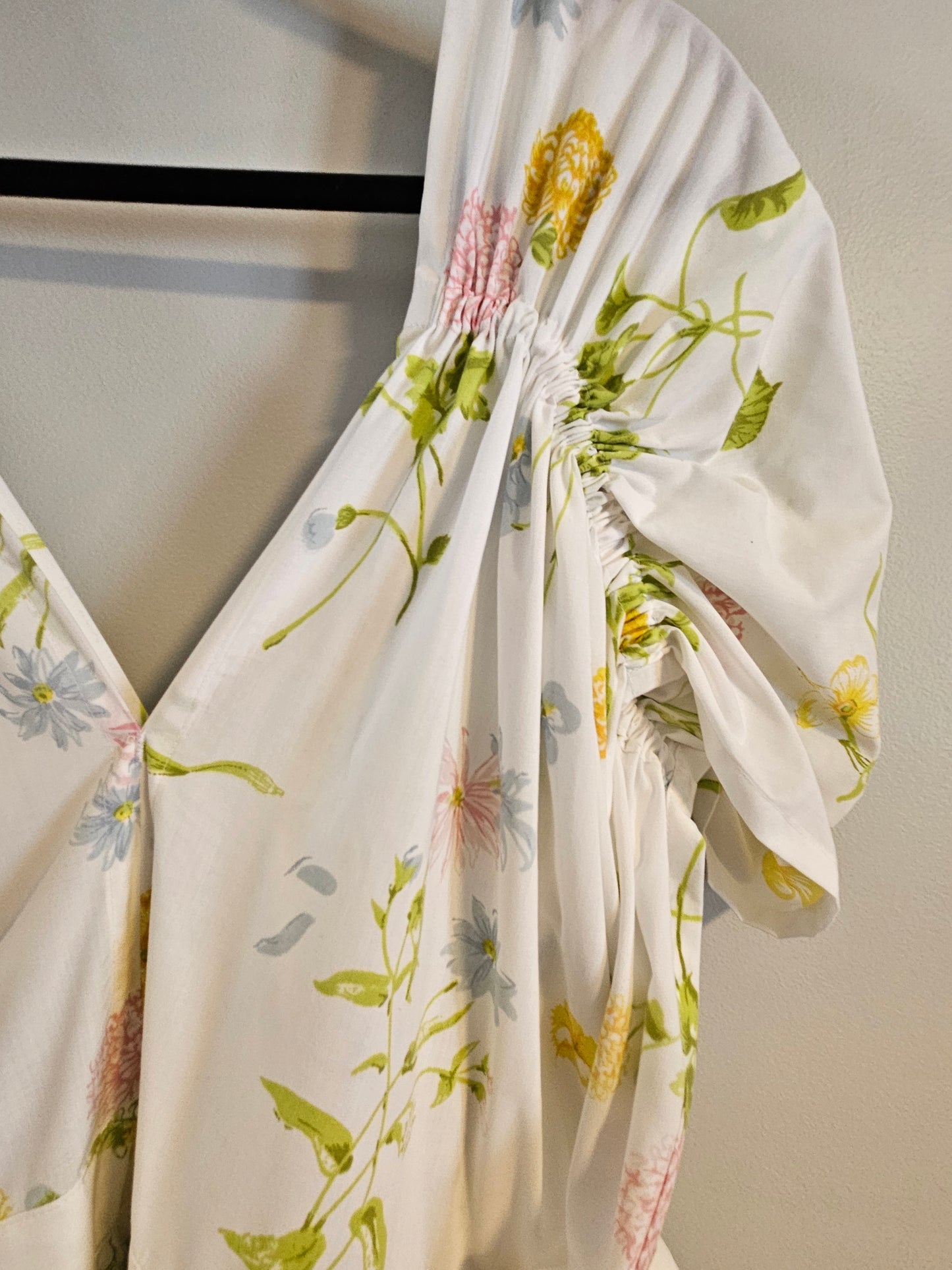 Sz 4 Big Florals on White