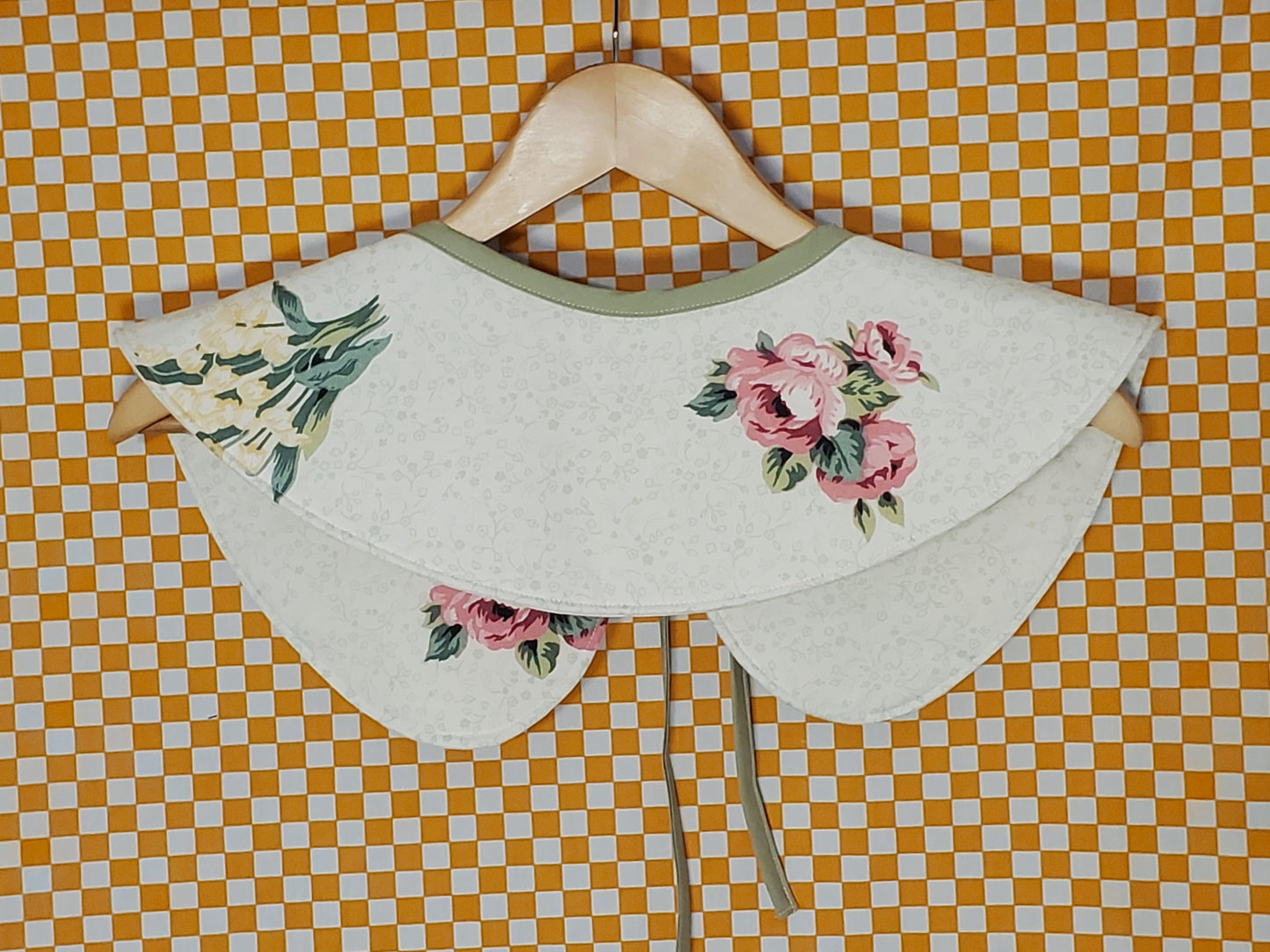 Simple Floral Collar